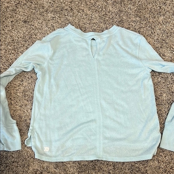 All in Motion Green Relaxed Asymmetrical Long Sleeve Tee - Picture 2 of 3